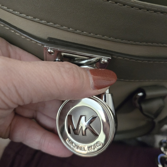 Michael Kors Bag EUC - Picture 8 of 16